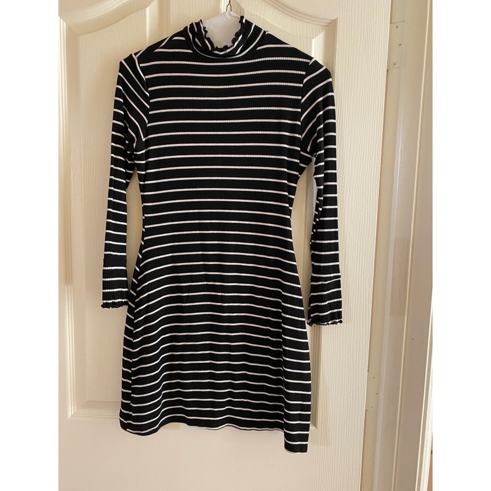 Lulu’s Mockneck Dress Size S